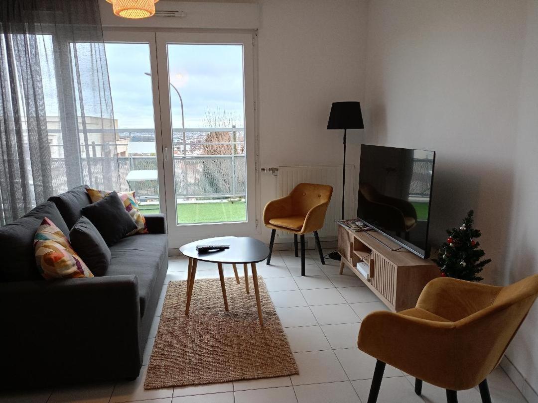Superbe Appartement ,Proche De Paris, Dans Residence Privee , Ideal Familles, Parking Et Wifi Gratuits! ! ! Vitry-sur-Seine Luaran gambar