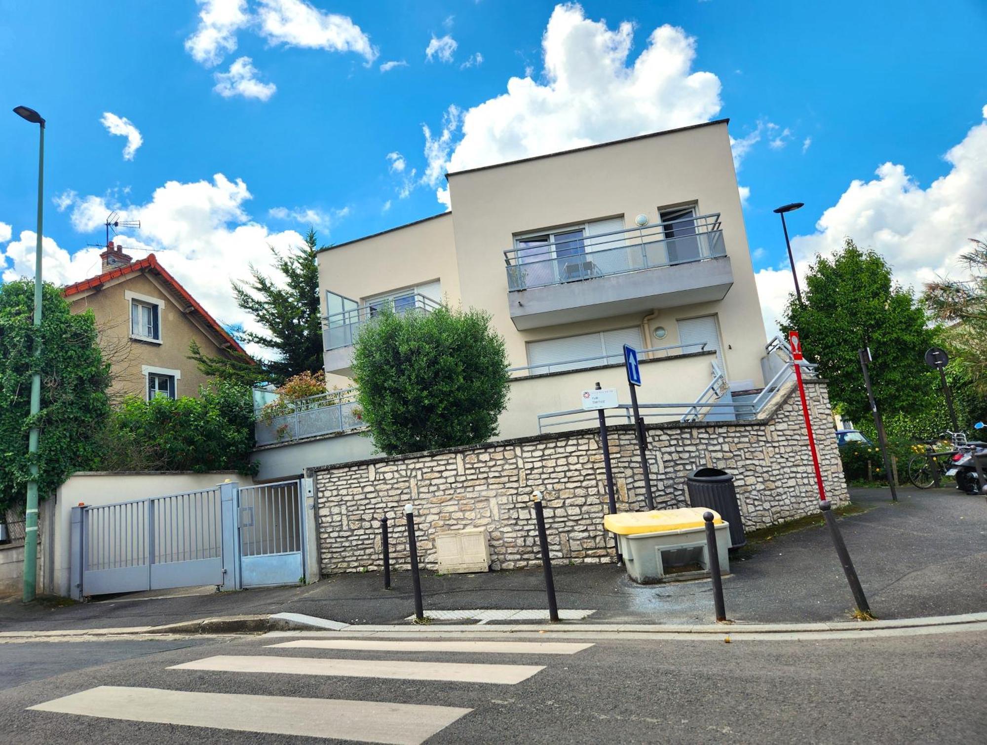 Superbe Appartement ,Proche De Paris, Dans Residence Privee , Ideal Familles, Parking Et Wifi Gratuits! ! ! Vitry-sur-Seine Luaran gambar
