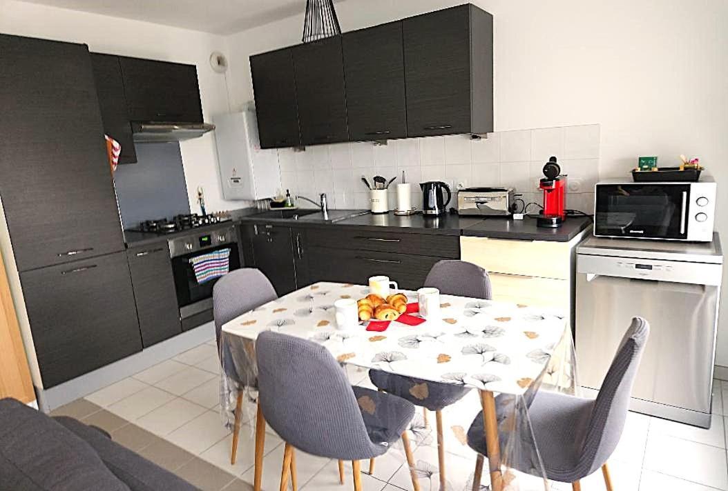 Superbe Appartement ,Proche De Paris, Dans Residence Privee , Ideal Familles, Parking Et Wifi Gratuits! ! ! Vitry-sur-Seine Luaran gambar
