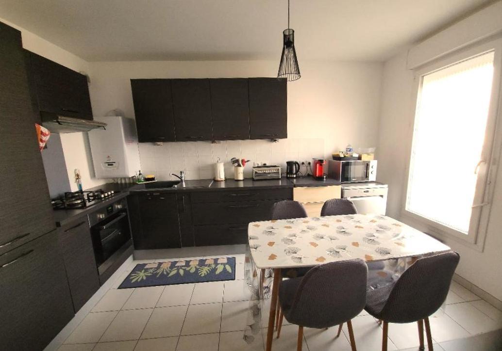 Superbe Appartement ,Proche De Paris, Dans Residence Privee , Ideal Familles, Parking Et Wifi Gratuits! ! ! Vitry-sur-Seine Luaran gambar